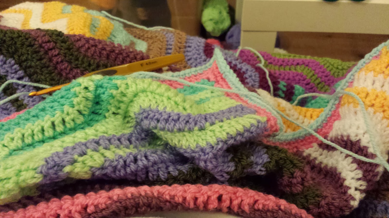 Crafty 'n' Clothy FO Neat Ripple Blanket